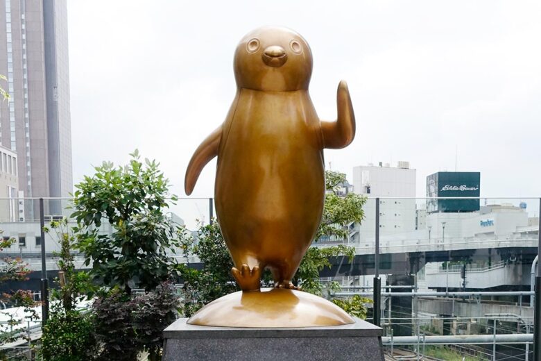 新宿駅にいるSuicaのペンギン