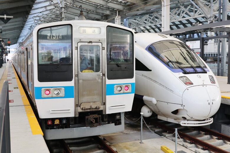 JR九州の415系電車と885系電車