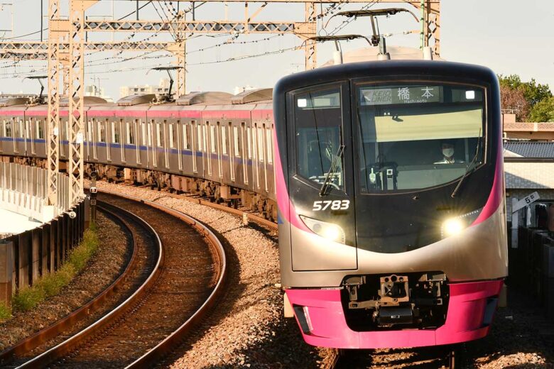 「Mt.TAKAO号」「京王ライナー」に使われる京王5000系電車