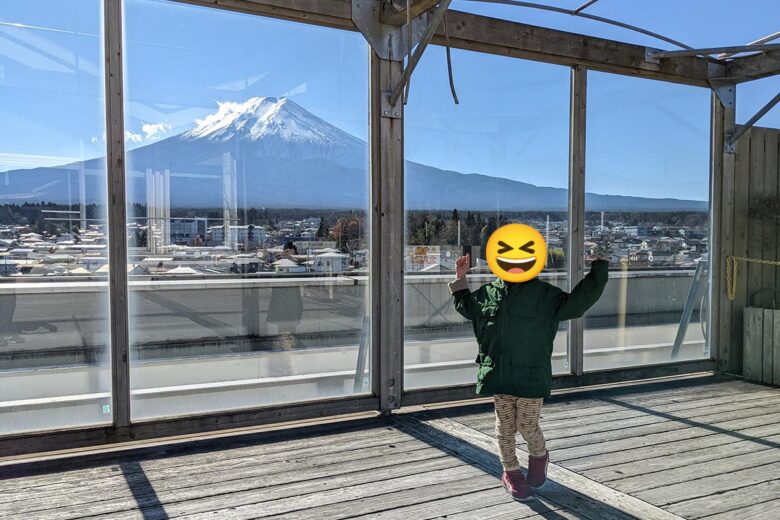 富士山駅ターミナルビル6階の富士山展望デッキ