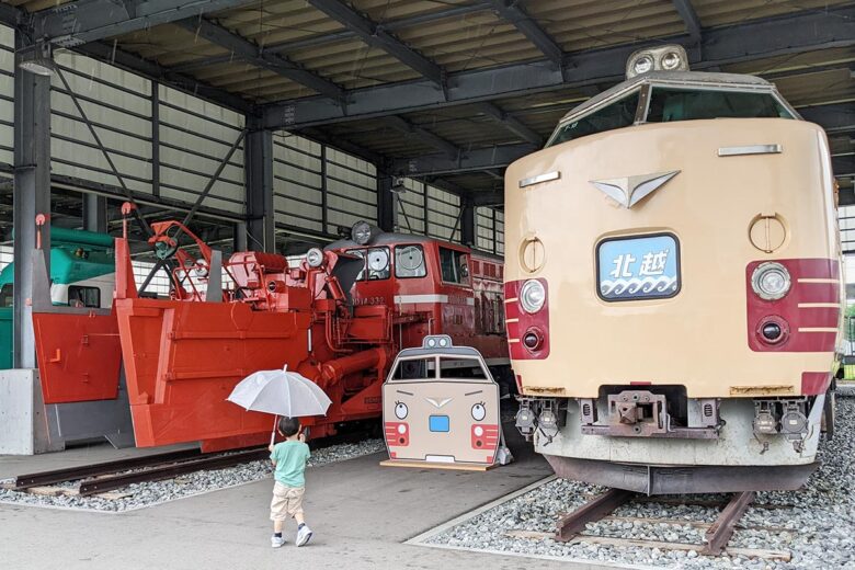 「新津鉄道資料館」の485系電車とDD14形除雪車